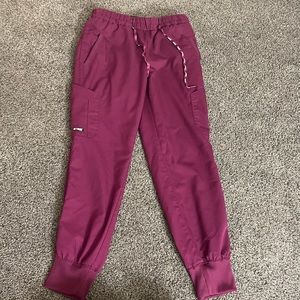 Grey anatomy maroon scrubs